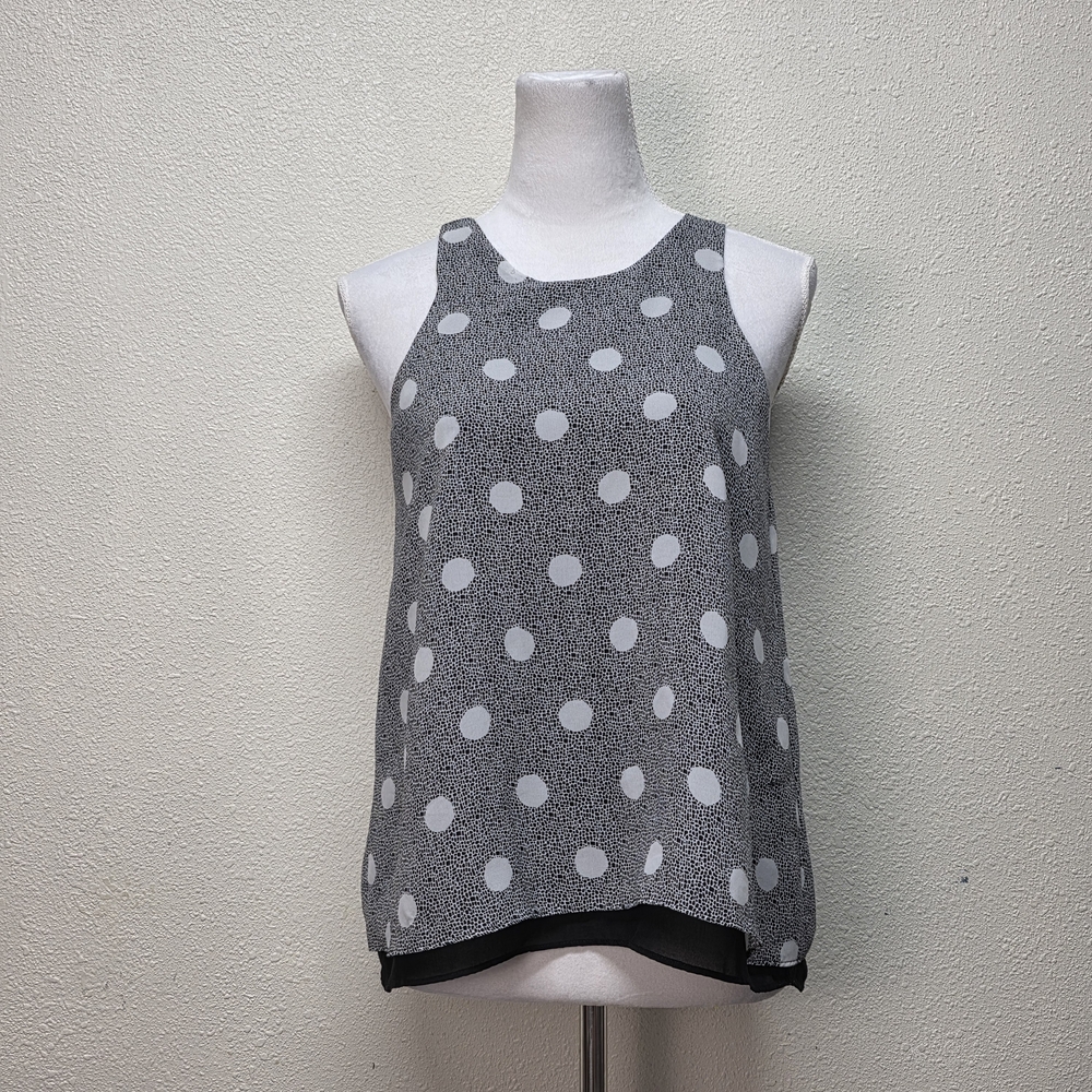 3/$25🟠 Sale Banana Republic Gray Sleeveless Tiered Top wLight Gray Circles